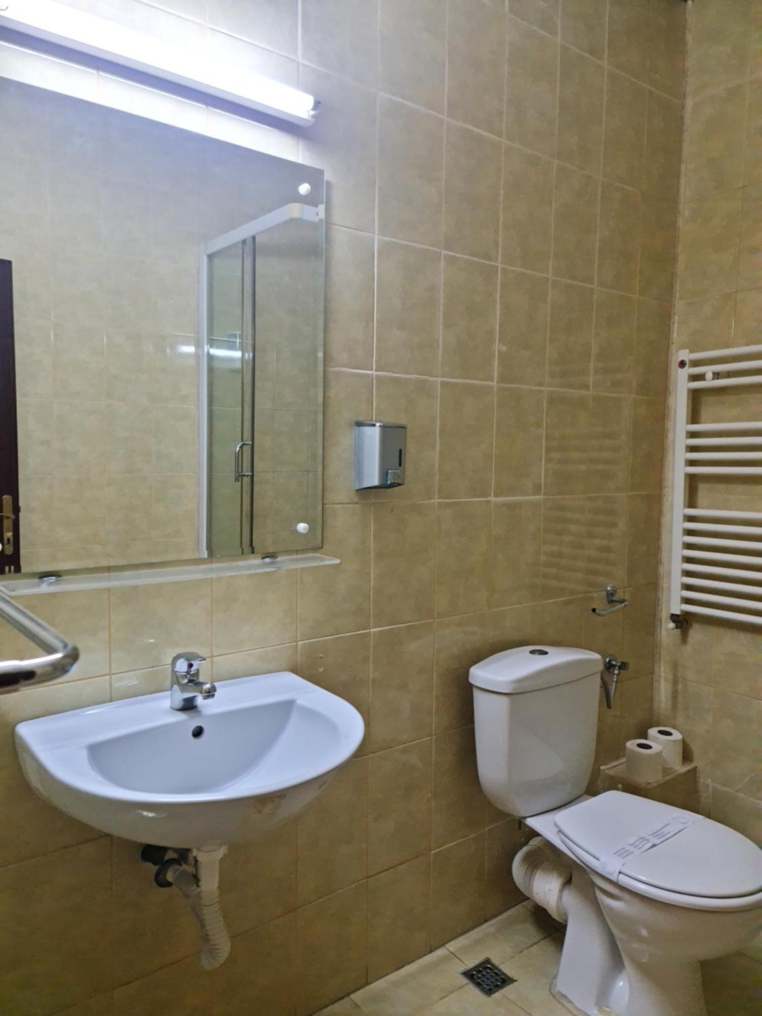 Hotel Magic Gt Trivale Pitesti Bagian luar foto