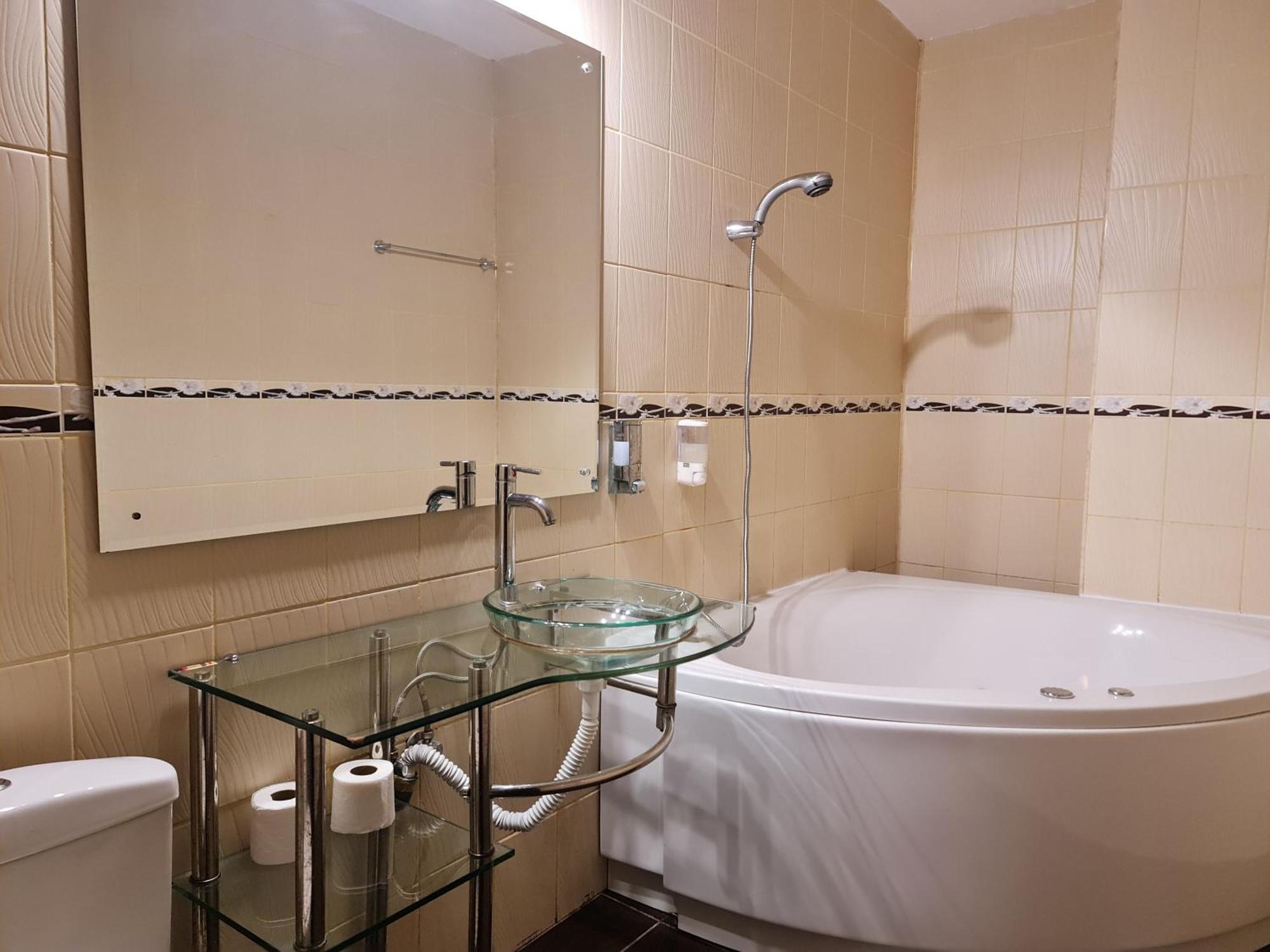 Hotel Magic Gt Trivale Pitesti Bagian luar foto