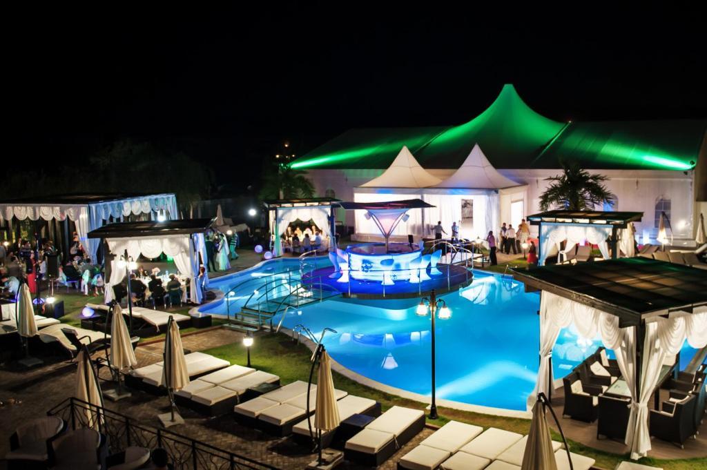 Hotel Magic Gt Trivale Pitesti Bagian luar foto
