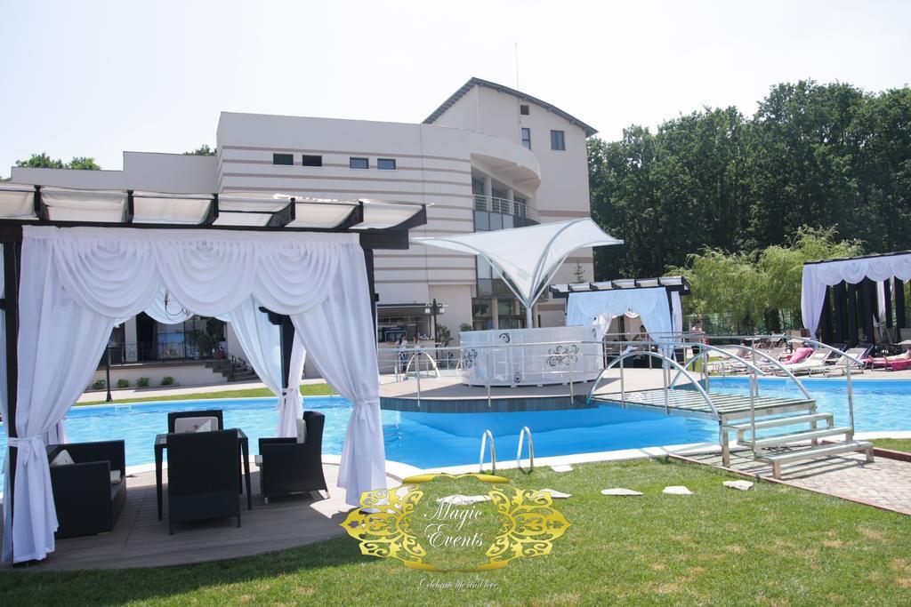 Hotel Magic Gt Trivale Pitesti Bagian luar foto