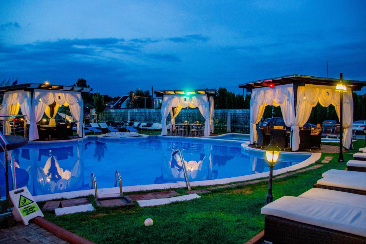 Hotel Magic Gt Trivale Pitesti Bagian luar foto