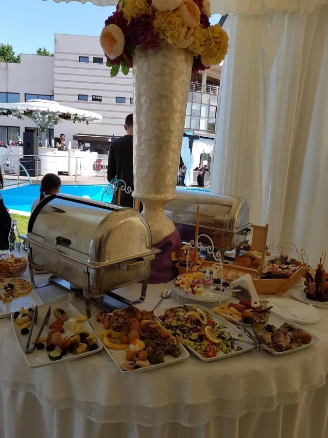 Hotel Magic Gt Trivale Pitesti Bagian luar foto